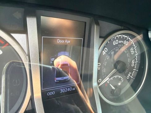 Used 2021 Toyota Tacoma SR5 AWD/4WD image 3
