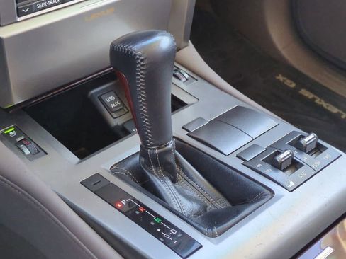 Used 2012 Lexus GX 460 image 25