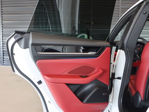 New 2026 Porsche Macan 4 Electric image 23