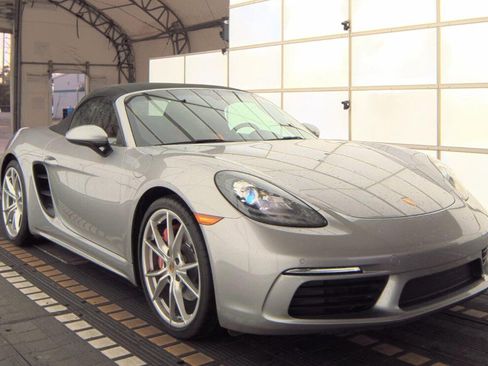 Used 2017 Porsche 718 Boxster S image 5