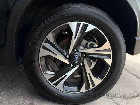 Used 2025 Subaru Crosstrek 2.5i Premium AWD/4WD image 38