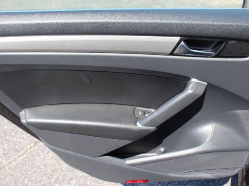 Used 2021 Volkswagen Passat 2.0T SE image 15