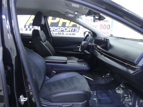 Used 2023 Nissan Ariya AWD image 8