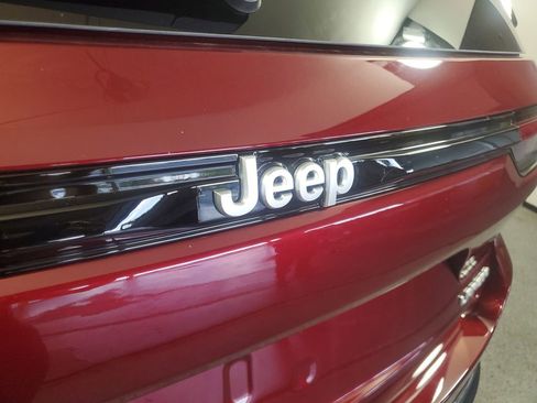 New 2025 Jeep Grand Cherokee Laredo X image 9