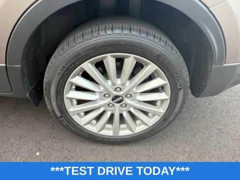 Used 2019 Lincoln MKC Premiere FWD image 12