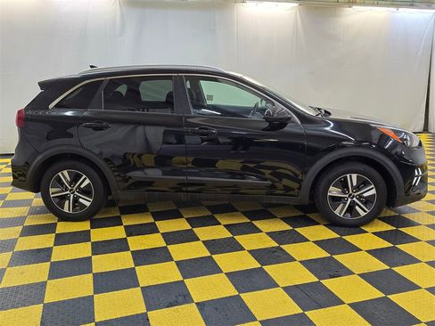Used 2022 Kia Niro LXS w/ Digital Cluster Package image 2