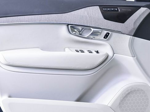 Certified 2025 Volvo XC90 T8 Ultra w/ Protection Package Premier AWD/4WD image 8