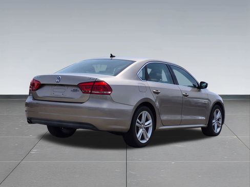 Used 2015 Volkswagen Passat TDI SE FWD image 6