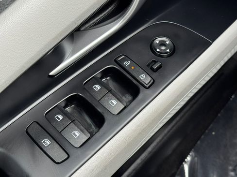 Used 2025 Hyundai Elantra Limited image 7