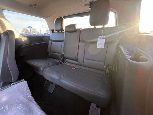 New 2025 Ford Expedition Active image 9