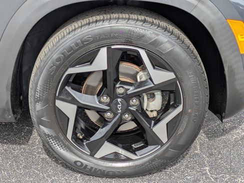 Certified 2024 Kia Seltos EX FWD image 9