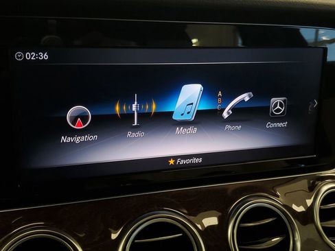 Used 2019 Mercedes-Benz E 300 4MATIC image 19