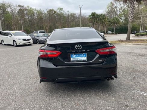 Used 2018 Toyota Camry SE image 4