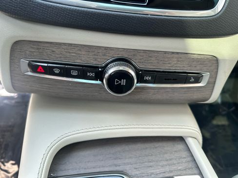 Used 2023 Volvo XC90 B5 Plus w/ Protection Package Premier AWD/4WD image 18