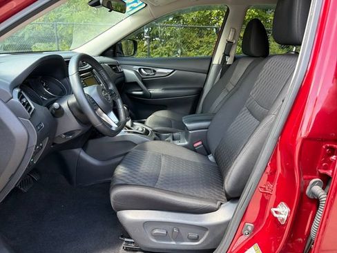 Used 2020 Nissan Rogue SV w/ Premium Package FWD image 11