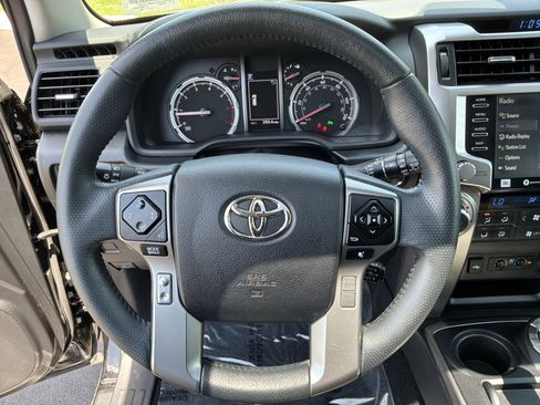 Used 2022 Toyota 4Runner Limited AWD/4WD image 18