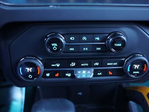 Used 2024 Ford Bronco Badlands image 25