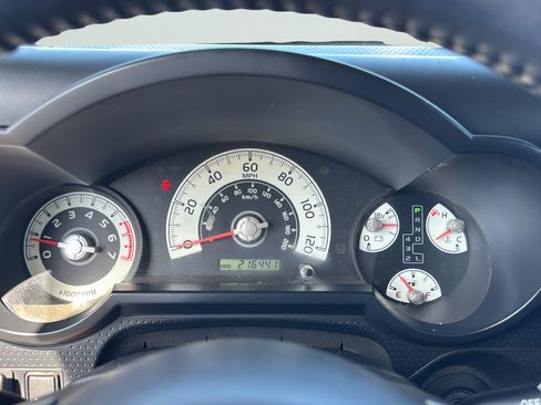 Used 2010 Toyota FJ Cruiser 4WD image 28