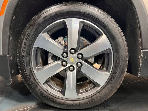 Used 2023 Chevrolet Traverse RS image 16