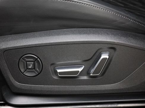 Used 2025 Audi SQ6 e-tron Prestige w/ Black Optic Package AWD/4WD image 16