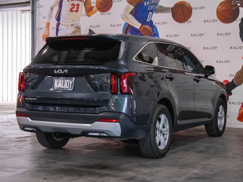 Used 2025 Kia Sorento LX image 24