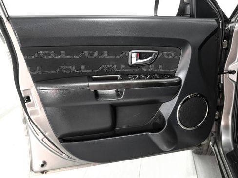 Used 2013 Kia Soul + image 37