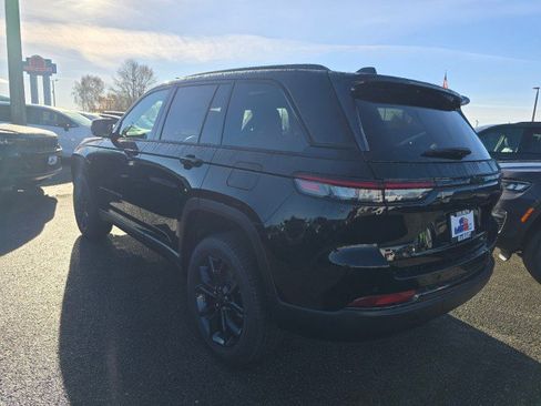 New 2025 Jeep Grand Cherokee Limited image 5