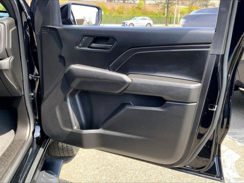 Used 2023 Chevrolet Colorado Trail Boss w/ Technology Package AWD/4WD image 22