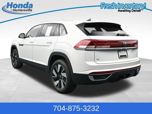 Used 2025 Volkswagen Atlas Cross Sport SE FWD image 6