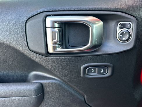 New 2026 Jeep Wrangler Unlimited Rubicon image 12