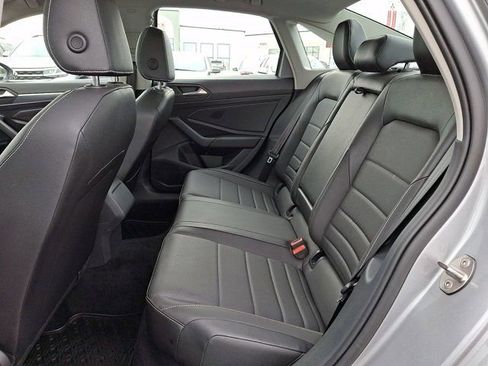 Used 2023 Volkswagen Jetta SE w/ Panoramic Sunroof Package image 13