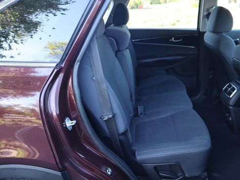 Used 2019 Kia Sorento AWD V6 image 23