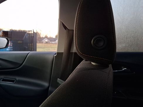 Used 2019 Chevrolet Equinox LT w/ Sun & Navigation Package image 17