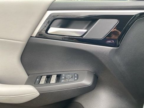 Used 2025 Mitsubishi Outlander SE image 21