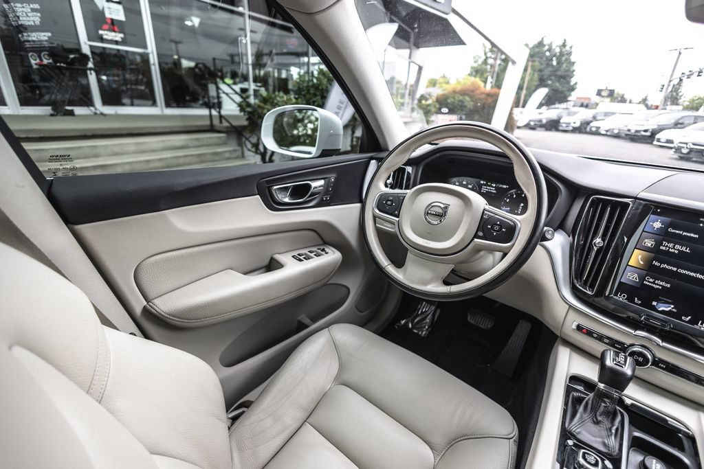 Used 2018 Volvo XC60 T5 Momentum w/ Convenience Package AWD/4WD image 21