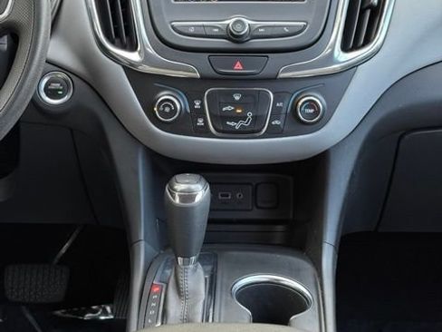 Used 2021 Chevrolet Equinox LS w/ LS Convenience Package FWD image 19