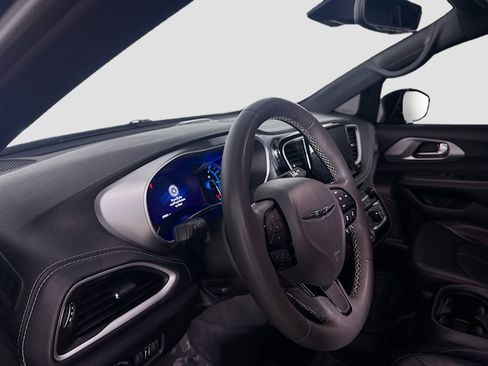 Used 2022 Chrysler Pacifica Touring-L w/ S Appearance Package image 23