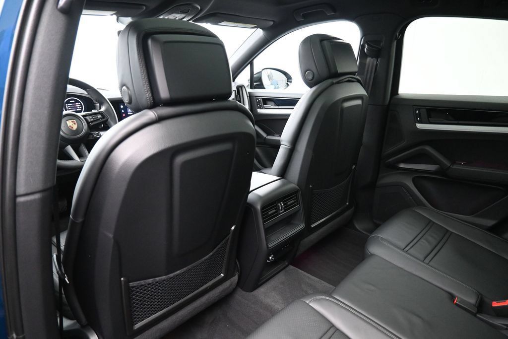 Certified 2025 Porsche Cayenne Coupe AWD/4WD image 8