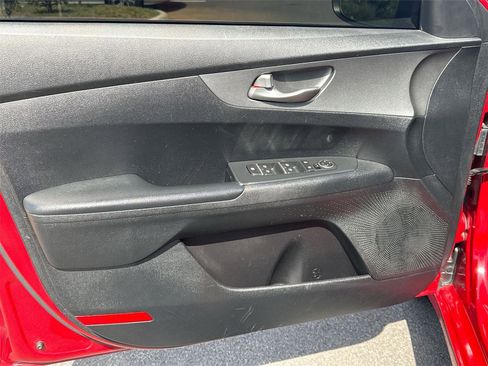 Used 2019 Kia Forte LXS FWD image 11