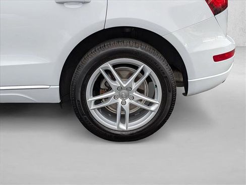 Used 2016 Audi Q5 2.0T Premium Plus w/ Technology Package image 24