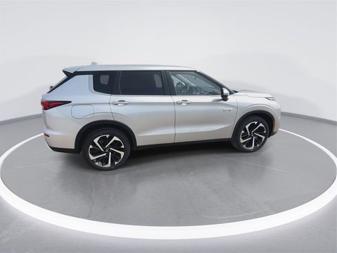 New 2025 Mitsubishi Outlander SE image 9