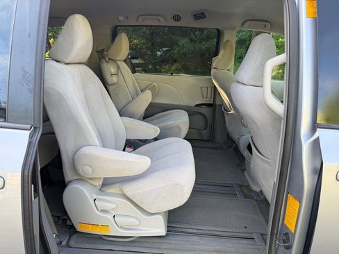 Used 2013 Toyota Sienna LE FWD image 26