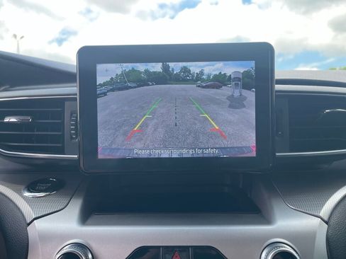 Used 2022 Ford Explorer XLT w/ Equipment Group 202A AWD/4WD image 14