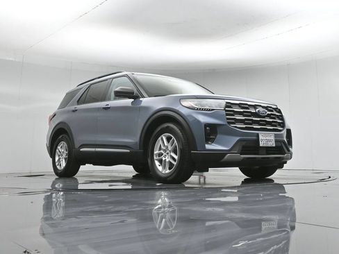 Used 2025 Ford Explorer Active w/ Active Comfort Package RWD image 49