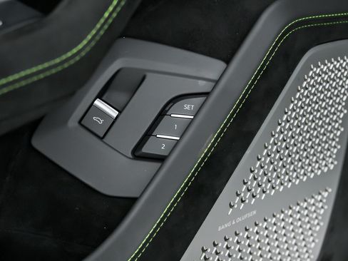 Used 2024 Lamborghini Urus Performante AWD/4WD image 16