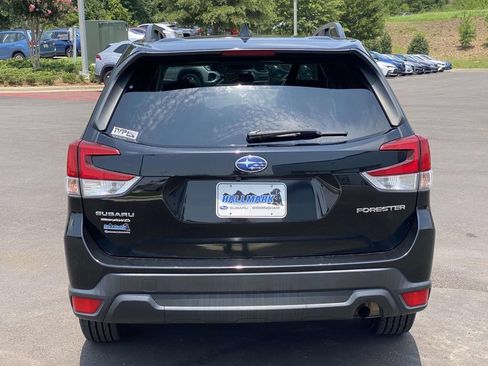 Used 2021 Subaru Forester Premium AWD/4WD image 3