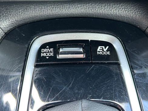 Used 2024 Toyota Corolla Cross XSE image 28