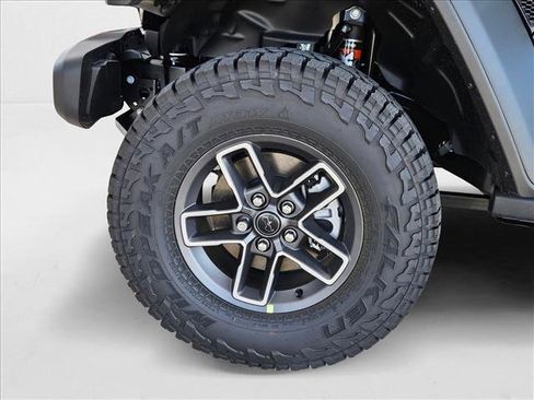 New 2025 Jeep Gladiator Mojave w/ Convenience Group image 10