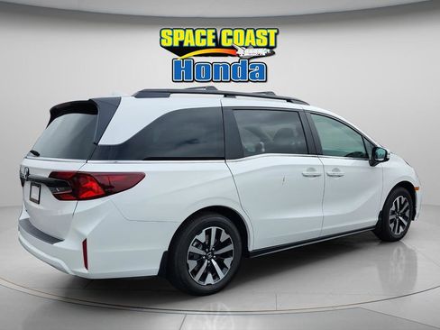 New 2026 Honda Odyssey EX-L image 3