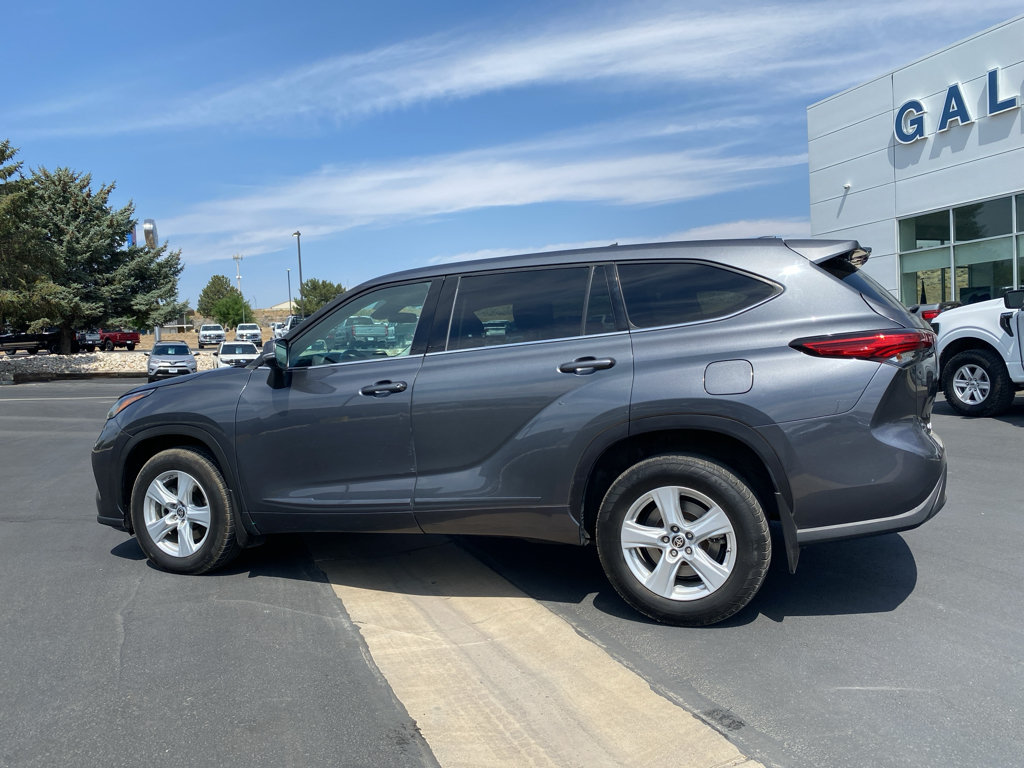 Used 2020 Toyota Highlander LE AWD/4WD image 26